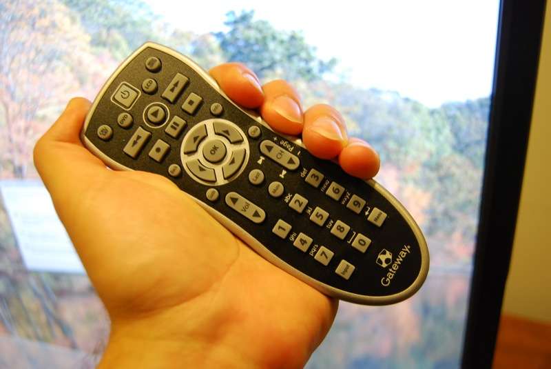 Illustration for article titled Gateway XHD3000 Extreme HD 30-Incher Reviewed (Verdict: Really Ties The Room Together)